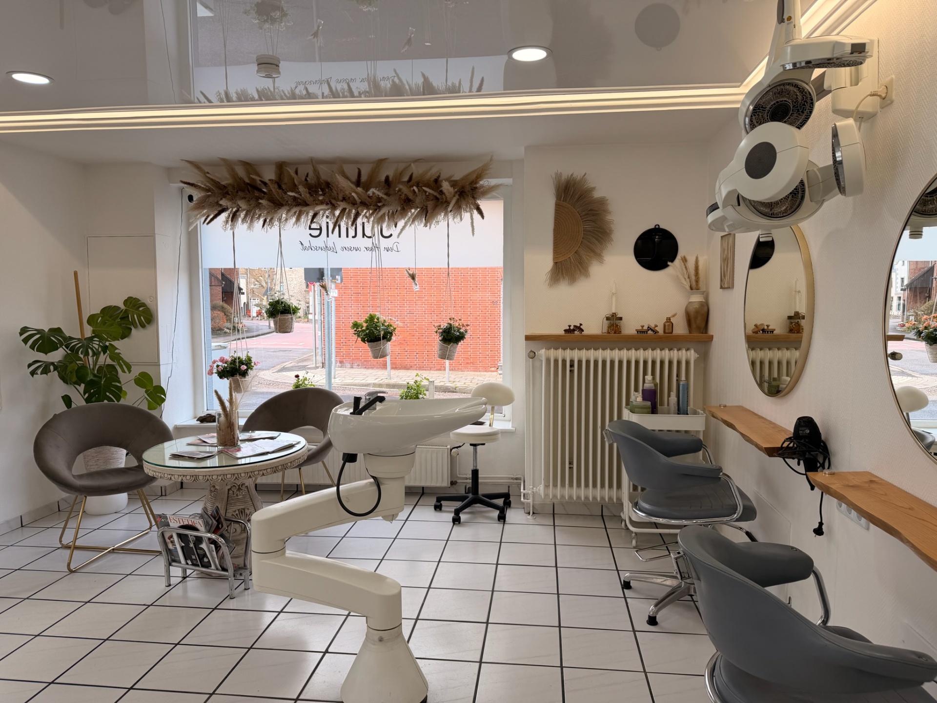 Júlirie Salon – Waschplätze